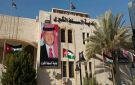 بلدية السلط تنفذ أعمال تخطيط ودهان للشوارع في وسط المدينة