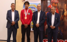بلدية الرصيفة تكرم بطل الكيك بوكسينج زيد الدبج