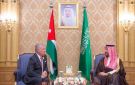 الملك يؤكد لولي العهد السعودي وقوف الأردن وتضامنه مع السعودية لحماية أمنها