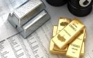 الذهب يرتفع مع تراجع النفط والدولار والتركيز على بيانات التضخم الأميركية