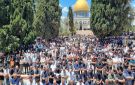 عشرات الآلاف يؤدون صلاة الجمعة في المسجد الأقصى