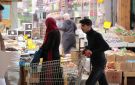 استطلاع: 54 من قادة الرأي يقيمون دور الحكومة في استقرار أسعار السلع الأساسية إيجابيا
