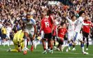 ليدز يزيد معاناة يونايتد ويفرض عليه التعادل في الدوري الإنجليزي
