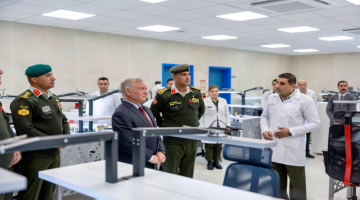 الملك يفتتح مجمع طب وجراحة الفم والأسنان العسكري