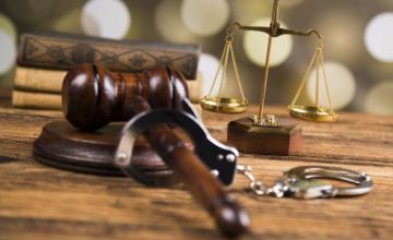 محاكم تمهل متهمين لتسليم أنفسهم أو اعتبارهم فارين من العدالة (أسماء)