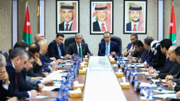 رئيس الوزراء يؤكد الحرص على التعاون الوثيق مع مجلس النواب والكتل الحزبية