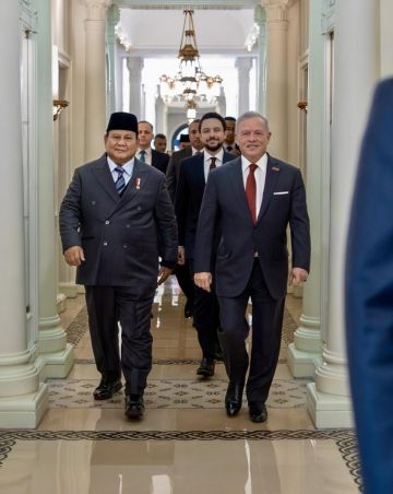 الملك والرئيس الإندونيسي يعقدان مباحثات في قصر بسمان الملك والرئيس الإندونيسي يعقدان مباحثات في قصر بسمان