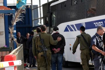 الاحتلال يداهم بلدات في الضفة والقدس ويعتقل عددا من الفلسطينيين