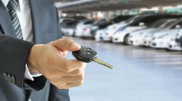 نقابة تأجير السيارات تحذر من إفلاس القطاع بسبب نظام الترخيص الجديد