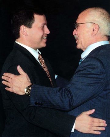 رئيس الوزراء يستذكر الملك الحسين ويؤكد الالتفاف حول قيادة الملك عبدالله رئيس الوزراء يستذكر الملك الحسين ويؤكد الالتفاف حول قيادة الملك عبدالله