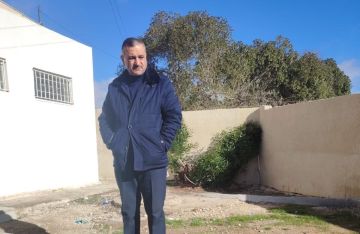 الجريري يتفقد عطاء الاضافات الصفية في مدرسة ام رمانة الأساسية المختلطة. الجريري يتفقد عطاء الاضافات الصفية في مدرسة ام رمانة الأساسية المختلطة.