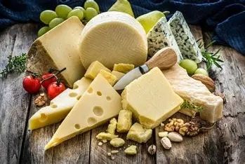 ليست كل الأجبان ضارة .. 6 أنواع صحية لمن يراقب ضغط الدم