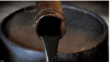 النفط يحوم قرب أعلى مستوى في 7 أشهر