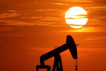 انخفاض أسعار النفط مع تعهد أميركا وإيران بمواصلة المحادثات