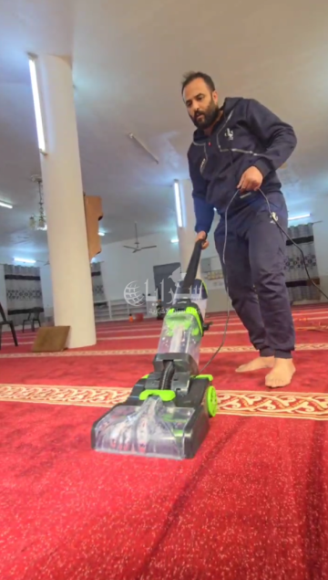 شاب أردني يطلق مبادرة لتعقيم وتعطير مساجد عجلون قبل حلول شهر رمضان .. فيديو