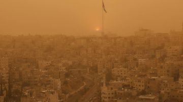 أجواء مغبرة ورياح نشطة اليوم وتحذيرات من انعدام الرؤية على الطرق الخارجية