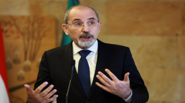 الصفدي: أولوياتنا هي التطلع للأمام لتطبيق خطة ترامب للسلام وتحقيق الاستقرار بغزة الصفدي: أولوياتنا هي التطلع للأمام لتطبيق خطة ترامب للسلام وتحقيق الاستقرار بغزة