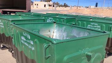 تسليم 160 حاوية نفايات لمناطق سياحية وحيوية