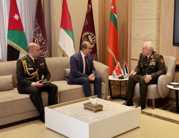 رئيس هيئة الأركان المشتركة يستقبل السفير التركي في عمان