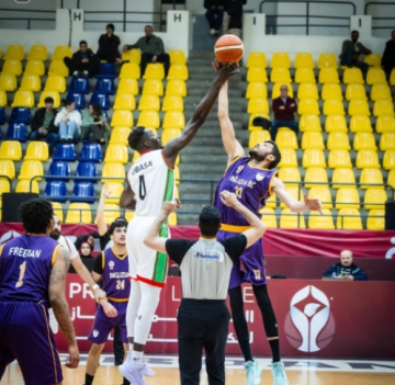 الإنجليزية يتجاوز الوحدات في الدوري الممتاز لكرة السلة