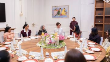 الملكة تلتقي نساء رياديات في الهند خلال زيارة لمركز نيتا موكيش أمباني الثقافي