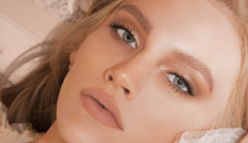 كيفية تطبيق مكياج العيون الذهبي لإبراز جمال العيون البنية بخطوات بسيطة كيفية تطبيق مكياج العيون الذهبي لإبراز جمال العيون البنية بخطوات بسيطة