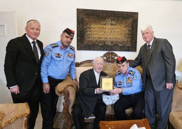 في يوم الوفاء للمتقاعدين العسكريين والمحاربين القدامى مديرية الأمن العام تكرم الرائد المتقاعد (650) سعد الدين الحاج محمود هاكوز (98 عاما)