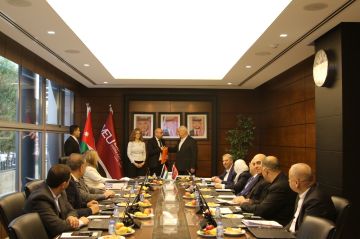 مجلس أمناء الشرق الأوسط يكرم الدكتور أيمن الخطيب لفوزه بجائزة الحسين للأبحاث الاقتصادية