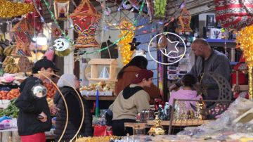 الصناعة والتجارة: زيادة كميات السلع في الأسواق استعدادا لشهر رمضان الصناعة والتجارة: زيادة كميات السلع في الأسواق استعدادا لشهر رمضان