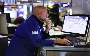 تراجع العقود الآجلة للأسهم الأمريكية مع ترقب بيانات اقتصادية