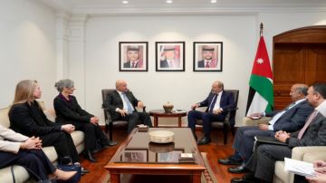 الصفدي يبحث مع المفوض السامي للأمم المتحدة دعم اللاجئين السوريين وتعزيز التعاون مع المفوضية الصفدي يبحث مع المفوض السامي للأمم المتحدة دعم اللاجئين السوريين وتعزيز التعاون مع المفوضية