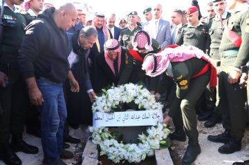 رئيس الديوان الملكي يشارك في تشييع جثمان رئيس الوزراء الأسبق أحمد عبيدات