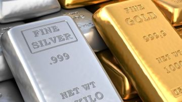 رويترز: انهيار حاد في أسعار الذهب والفضة بعد قمم تاريخية قياسية رويترز: انهيار حاد في أسعار الذهب والفضة بعد قمم تاريخية قياسية