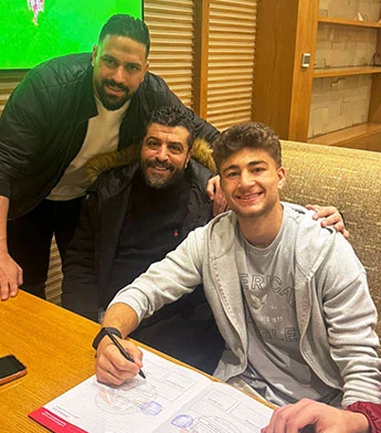 لاعب المنتخب الوطني عوده الفاخوري يوقع مع نادي بيراميدز المصري