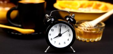 ما هي الأطعمة التي ينصح بتناولها بعد الساعة 8 مساء؟