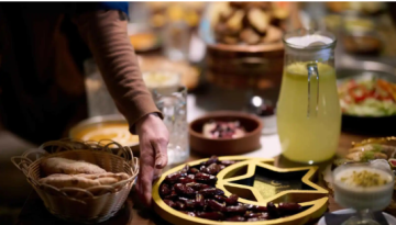 كيف يحافظ الصائم على وزنه وسط فخ موائد الإفطار ؟