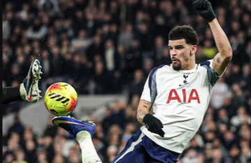 هل حسمت جائزة بوشكاش؟.. سولانكي يسجل هدفا استثنائيا في شباك مانشستر سيتي