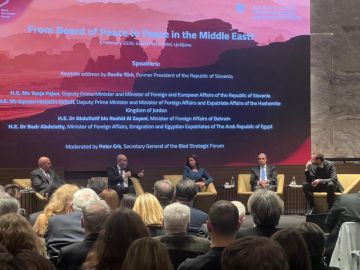 الصفدي يؤكد ضرورة الالتزام بوقف إطلاق النار في غزة وحق الفلسطينيين بالدولة المستقلة الصفدي يؤكد ضرورة الالتزام بوقف إطلاق النار في غزة وحق الفلسطينيين بالدولة المستقلة