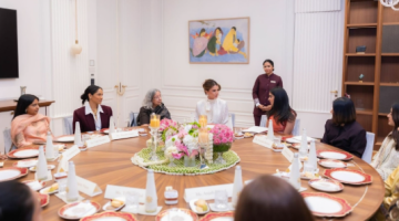 الملكة تلتقي نساء رياديات في الهند خلال زيارة لمركز نيتا موكيش أمباني الثقافي