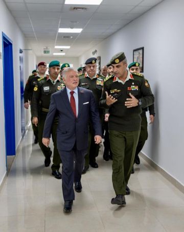 الملك يفتتح مجمع طب وجراحة الفم والأسنان العسكري في عمان