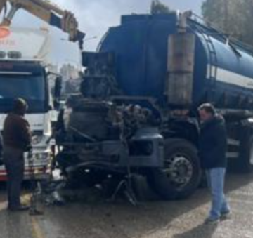 بالفيديو .. تدهور (سنجل) على طريق صافوط يتسبب بازدحام مروري خانق حتى دوار خلدا