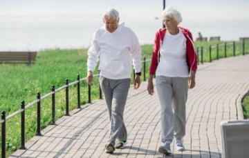 تمارين تحافظ على الصحة وتدعم الشيخوخة الصحية: 8 أنواع من النشاط البدني لتعزيز القوة والطاقة تمارين تحافظ على الصحة وتدعم الشيخوخة الصحية: 8 أنواع من النشاط البدني لتعزيز القوة والطاقة