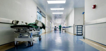 خلاف بسيط يتحول إلى إصابة بالرصاص داخل مستشفى.. اليكم التفاصيل