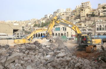 أمانة عمان تنفذ أعمال هدم في شارع الطلياني ضمن مشروع تطوير أحياء عمان أمانة عمان تنفذ أعمال هدم في شارع الطلياني ضمن مشروع تطوير أحياء عمان