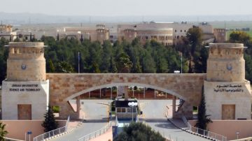 جامعة العلوم والتكنولوجيا توقع اتفاقيتين مع جامعة أوكلاند لتعزيز التبادل الأكاديمي والطلابي