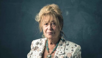 للمرة الأولى في تاريخها الفني.. منى واصف مطربة شارة مسلسلها مولانا برمضان