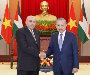 القاضي يشيد يتطور (الذكاء الاصطناعي) في فيتنام القاضي يشيد يتطور (الذكاء الاصطناعي) في فيتنام