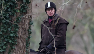 منع الأمير السابق أندرو من ركوب الخيل منع الأمير السابق أندرو من ركوب الخيل