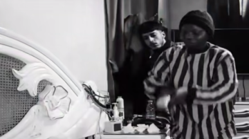 بالفيديو .. لقطات من وقائع تمثيل جريمة مقتل الفنانة هدى شعراوي على يد عاملتها المنزلية