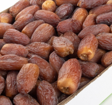 الغذاء والدواء تغلق مصنع تعبئة تمور وتضبط 5 أطنان منتهية الصلاحية